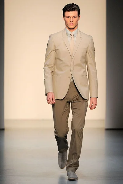Look 28